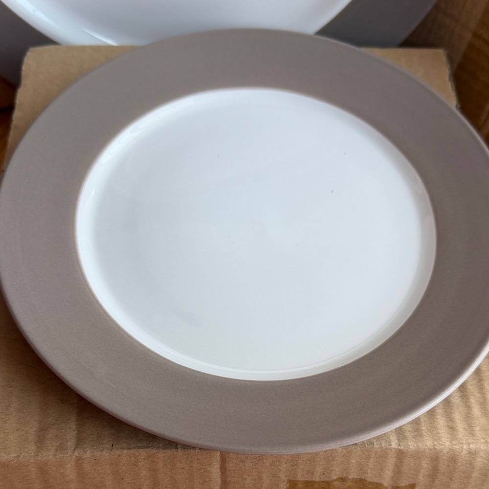 Pfaltzgraff Harmony Taupe NEW Dinnerware Set 4:mugs 4 dessert 4 dinner plates - Picture 4 of 11